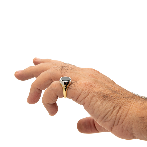 انگشترنقره مردانه عقیق طرح شهان که وقار و اصالت را نمایش میدهد